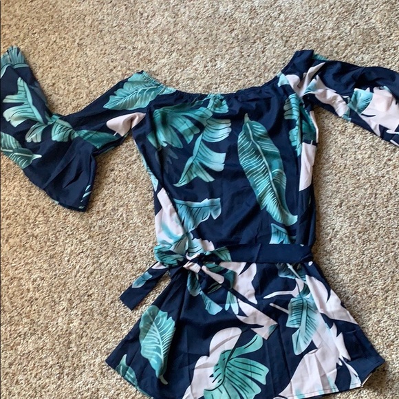 Off Shoulder Bell Sleeve Palm Leaf Print Tunic - Picture 2 of 3